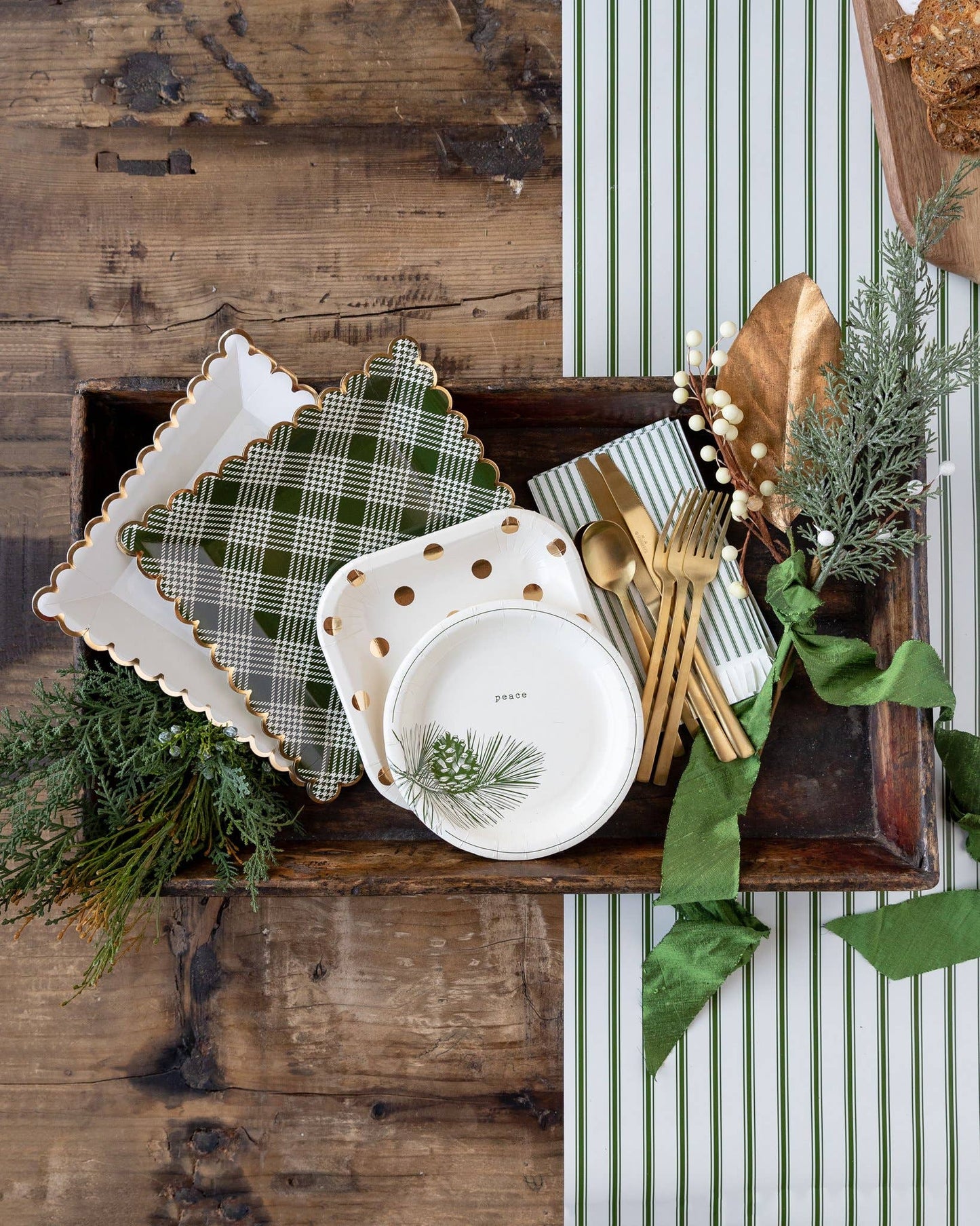 Botanical Green Plaid 9" Scalloped Plate